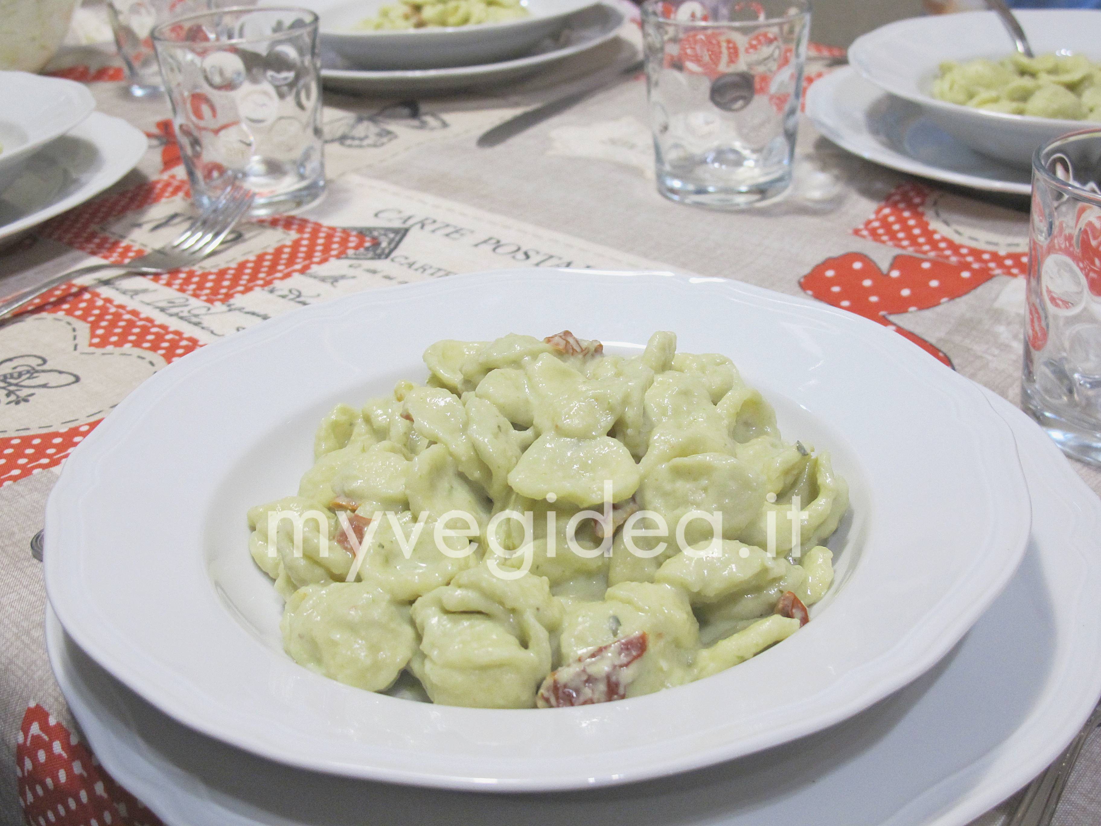 Orecchiette pesto fagioli e pomodorini